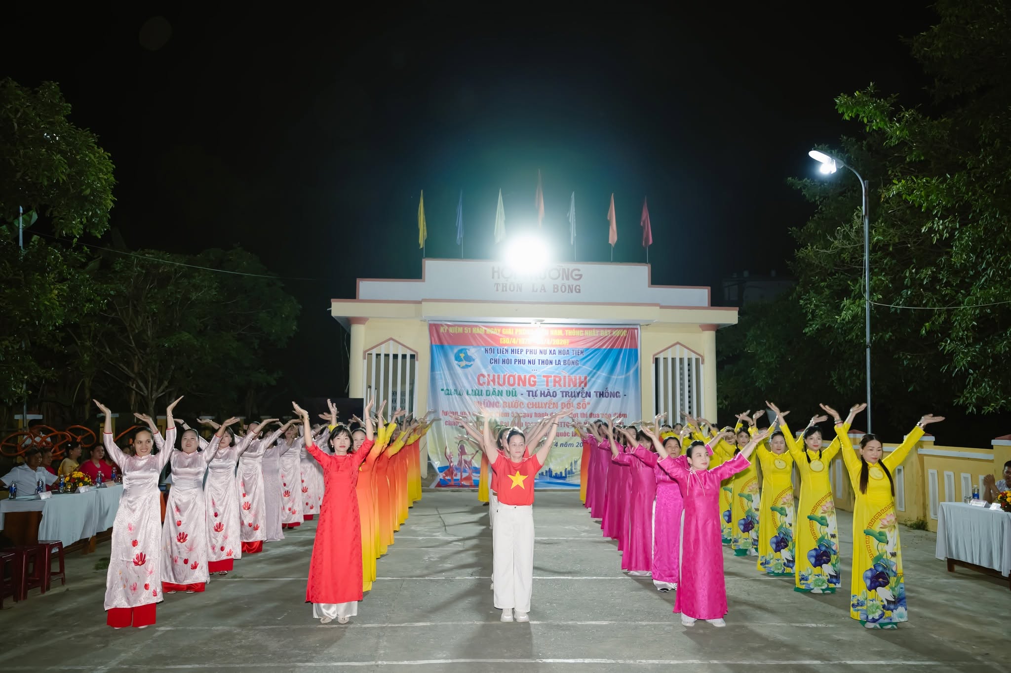 Sôi nổi chương trình giao lưu dân vũ – Tự hào truyền thống, vững bước chuyển đổi số